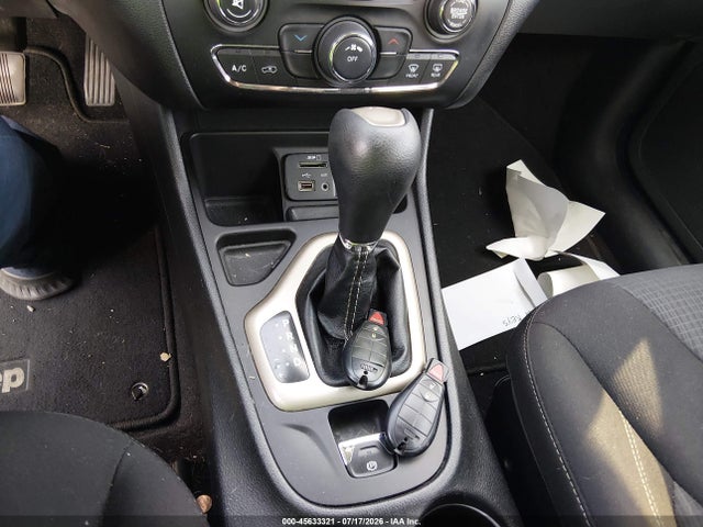 1C4PJLCB1GW171678 Jeep Cherokee Latitude