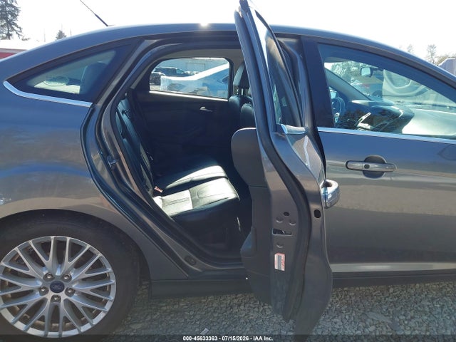 Ford Focus Titanium 2014 1FADP3J27EL407467 Image 8
