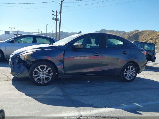 3MYDLBYV7HY165065 Toyota YARIS IA