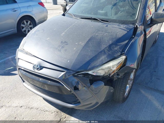 3MYDLBYV7HY165065 Toyota YARIS IA