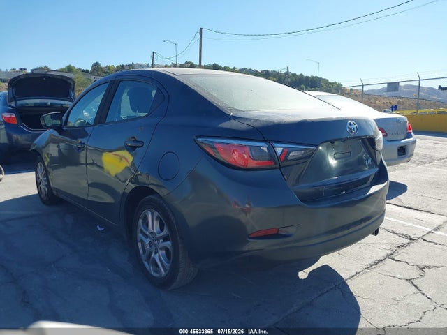 3MYDLBYV7HY165065 Toyota YARIS IA