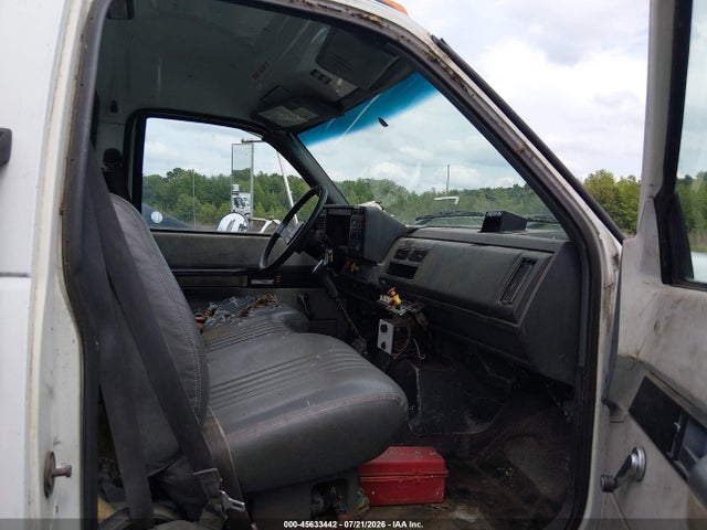 45633442 :رقم المزاد ، 1GBM7H1C7YJ518394 vin ، 2000 Chevrolet Cc7h042 مزاد بيع