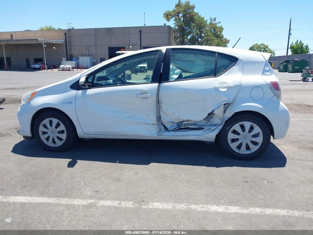 Toyota Prius C Three 2014 JTDKDTB3XE1565749 Image 16