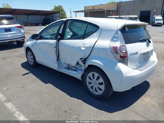 Toyota Prius C Three 2014 JTDKDTB3XE1565749 Image 3