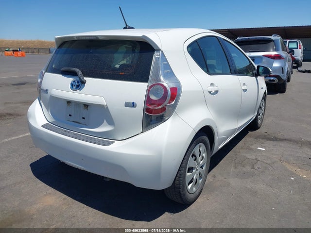 Toyota Prius C Three 2014 JTDKDTB3XE1565749 Image 4