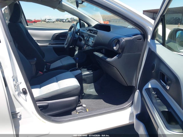 Toyota Prius C Three 2014 JTDKDTB3XE1565749 Image 5