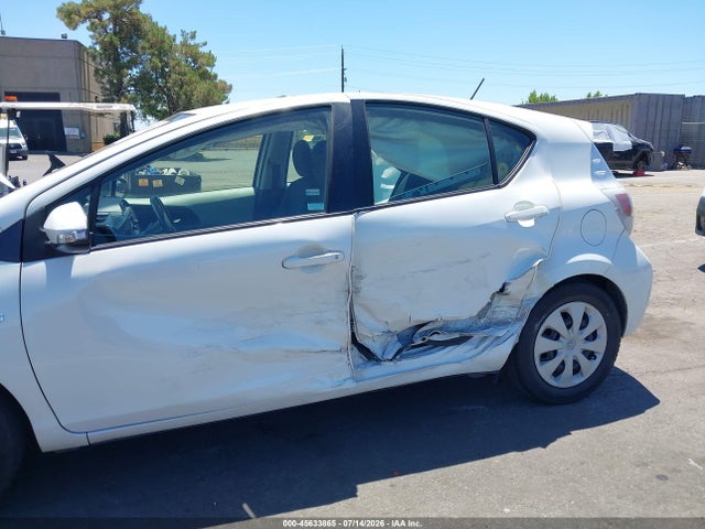 Toyota Prius C Three 2014 JTDKDTB3XE1565749 Image 6
