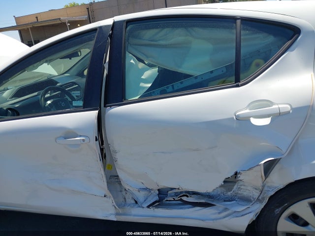 Toyota Prius C Three 2014 JTDKDTB3XE1565749 Image 13