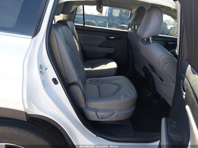 5TDKDRAH6SS555654 Toyota Highlander Xle