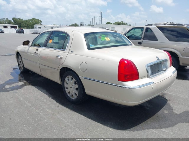Продажа на аукционе авто 2003 Lincoln Town Car Cartier, vin: 1LNHM83W93Y653577, номер лота: 45634052