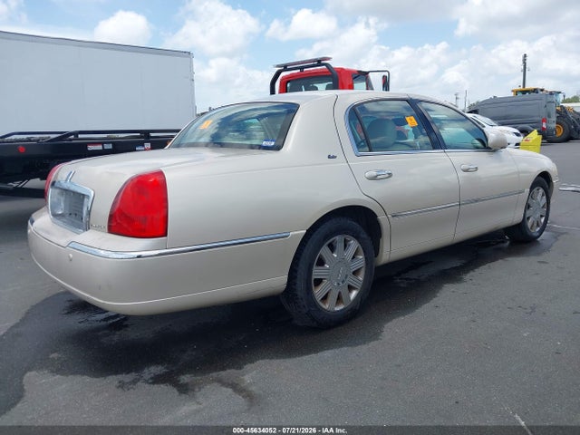 Продажа на аукционе авто 2003 Lincoln Town Car Cartier, vin: 1LNHM83W93Y653577, номер лота: 45634052