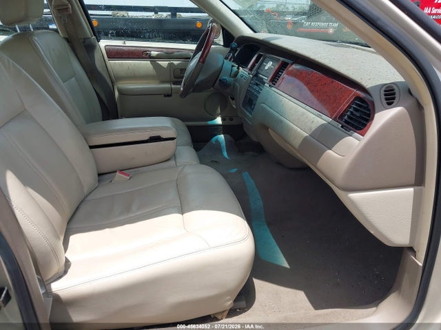 Продажа на аукционе авто 2003 Lincoln Town Car Cartier, vin: 1LNHM83W93Y653577, номер лота: 45634052