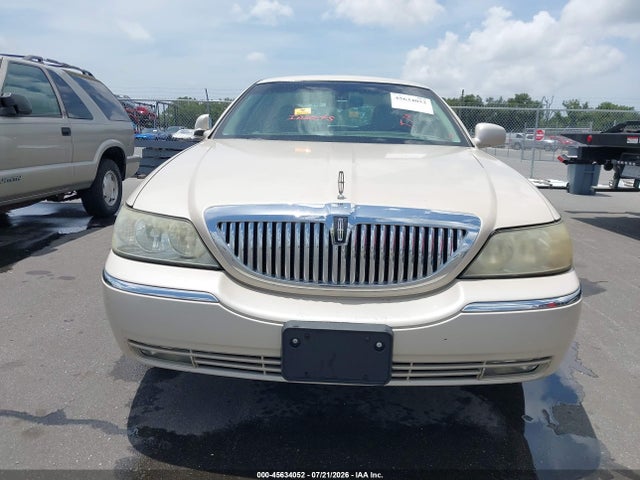 Продажа на аукционе авто 2003 Lincoln Town Car Cartier, vin: 1LNHM83W93Y653577, номер лота: 45634052