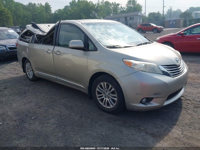 Продажа на аукционе авто 2015 Toyota Sienna Xle 8 Passenger, vin: 5TDYK3DC4FS588297, номер лота: 45634088