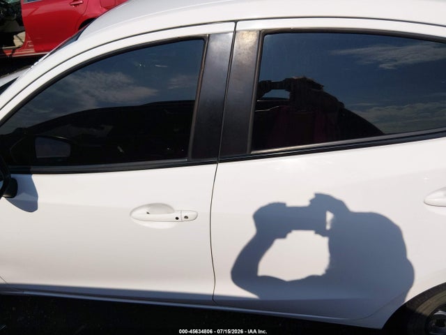 Продаж на аукціоні авто 2019 Toyota Yaris Le, vin: 3MYDLBYV7KY512160, номер лоту: 45634806