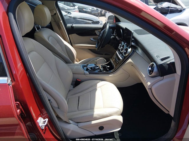 45634820 :رقم المزاد ، WDC0G4KB6GF017209 vin ، 2016 Mercedes-benz Glc 300 4matic مزاد بيع