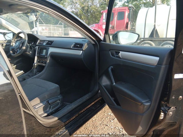 Продаж на аукціоні авто 2016 Volkswagen Passat 1.8t S, vin: 1VWAT7A31GC055947, номер лоту: 45634893