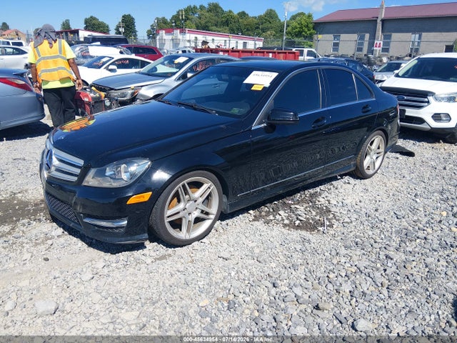 2013 Mercedes-benz C 300 Sport 4matic მანქანა იყიდება აუქციონზე, vin: WDDGF8AB2DR267143, აუქციონის ნომერი: 45634954