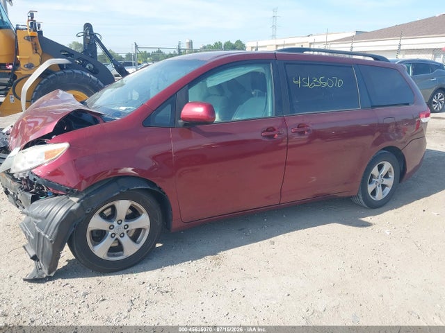 45635070 :رقم المزاد ، 5TDKK3DC1BS118728 vin ، 2011 Toyota Sienna Le V6 مزاد بيع
