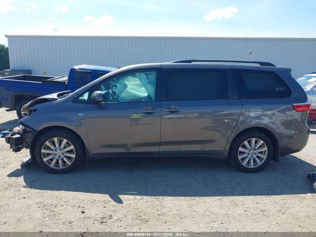 5TDJZ3DCXHS150027 Toyota Sienna Le 7 Passenger