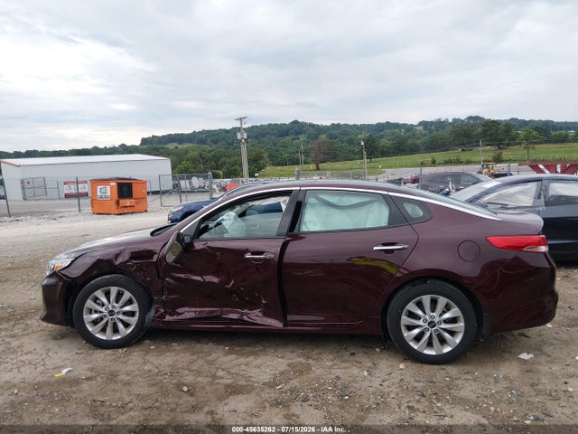 2017 Kia Optima Ex მანქანა იყიდება აუქციონზე, vin: 5XXGU4L3XHG174281, აუქციონის ნომერი: 45635262
