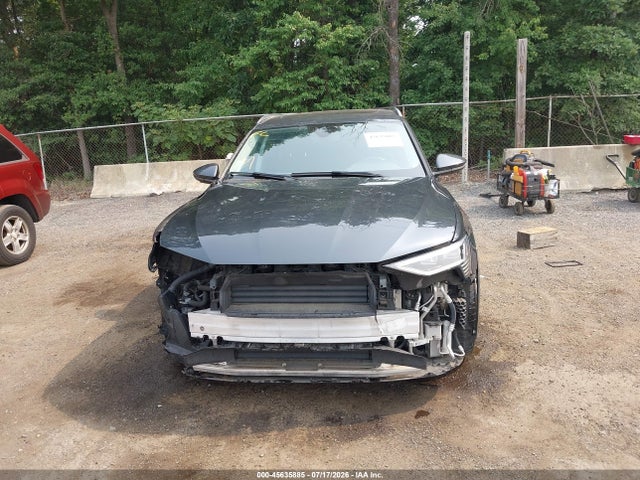 2021 Audi E-tron Premium Plus Quattro მანქანა იყიდება აუქციონზე, vin: WA1LAAGE7MB010742, აუქციონის ნომერი: 45635885