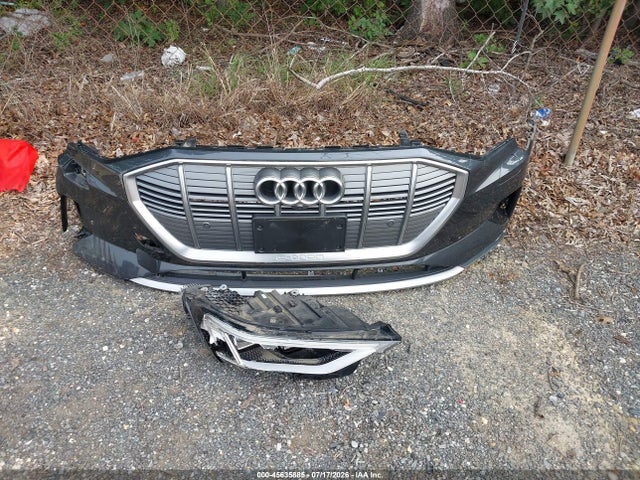2021 Audi E-tron Premium Plus Quattro მანქანა იყიდება აუქციონზე, vin: WA1LAAGE7MB010742, აუქციონის ნომერი: 45635885