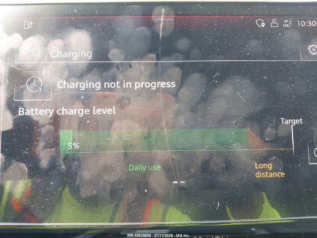 2021 Audi E-tron Premium Plus Quattro მანქანა იყიდება აუქციონზე, vin: WA1LAAGE7MB010742, აუქციონის ნომერი: 45635885