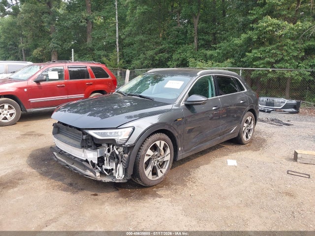 2021 Audi E-tron Premium Plus Quattro მანქანა იყიდება აუქციონზე, vin: WA1LAAGE7MB010742, აუქციონის ნომერი: 45635885