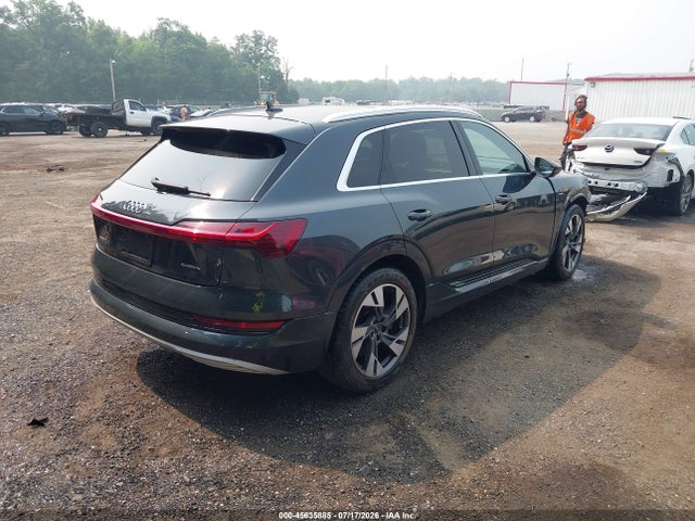 2021 Audi E-tron Premium Plus Quattro მანქანა იყიდება აუქციონზე, vin: WA1LAAGE7MB010742, აუქციონის ნომერი: 45635885