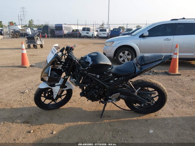 Yamaha Yzfr3 A 2023 MH3RH18Y4PK009557 Image 12