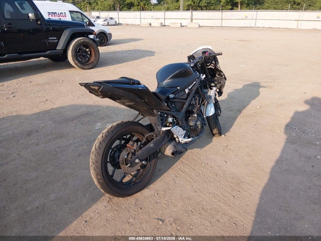 Yamaha Yzfr3 A 2023 MH3RH18Y4PK009557 Image 4