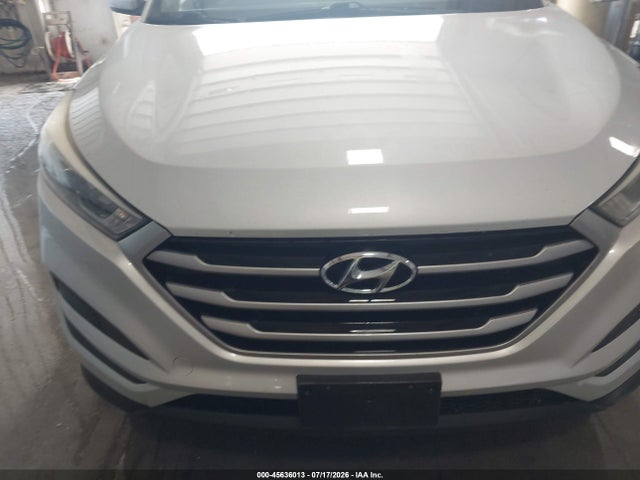 KM8J23A41JU656215 Hyundai TUCSON SE