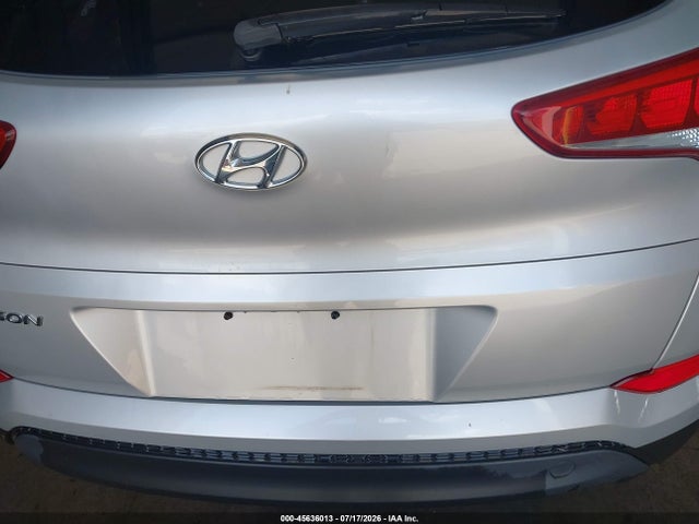 KM8J23A41JU656215 Hyundai TUCSON SE