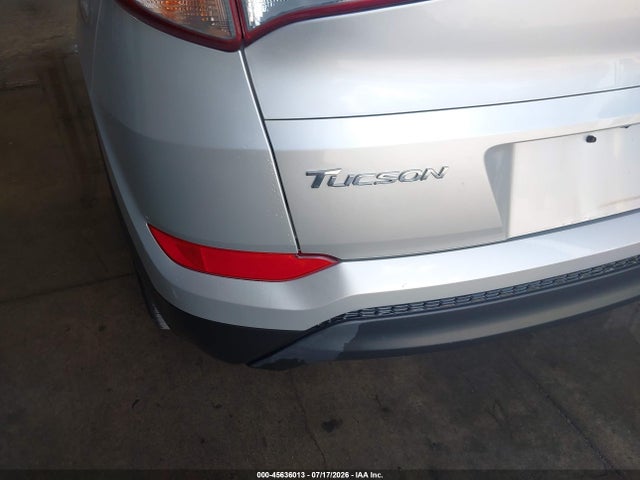 KM8J23A41JU656215 Hyundai TUCSON SE