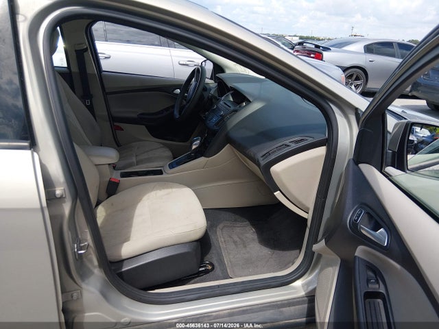 1FADP3F28FL210477 Ford FOCUS SE