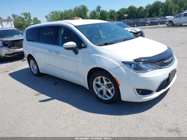 45636244 :رقم المزاد ، 2C4RC1BG8HR796030 vin ، 2017 Chrysler Pacifica Touring Plus مزاد بيع