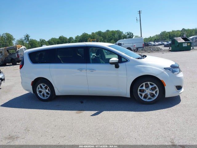 45636244 :رقم المزاد ، 2C4RC1BG8HR796030 vin ، 2017 Chrysler Pacifica Touring Plus مزاد بيع