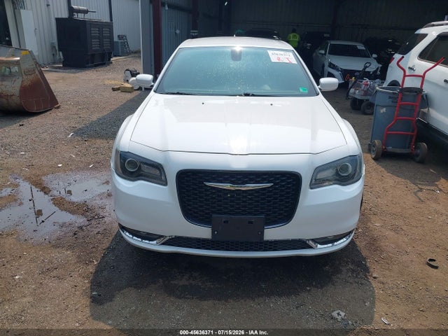 2019 Chrysler 300 მანქანა იყიდება აუქციონზე, vin: 2C3CCABGXKH516129, აუქციონის ნომერი: 45636371