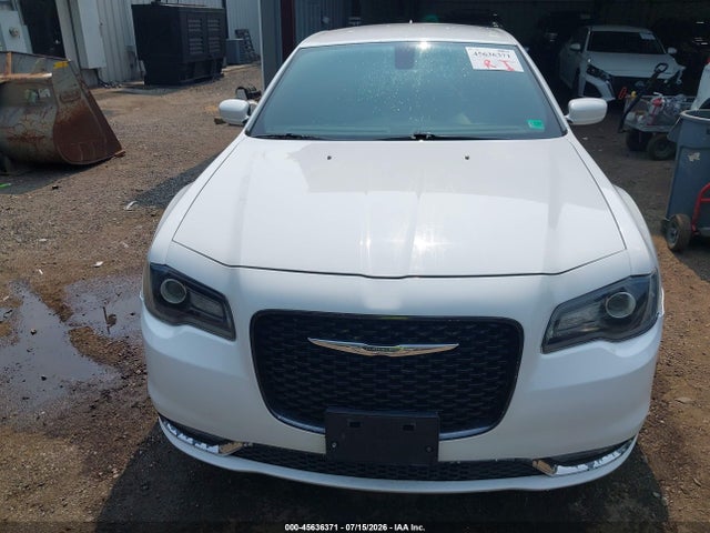 2019 Chrysler 300 მანქანა იყიდება აუქციონზე, vin: 2C3CCABGXKH516129, აუქციონის ნომერი: 45636371