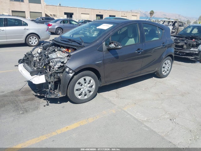 Toyota Prius C One 2014 JTDKDTB36E1575212 Image 2