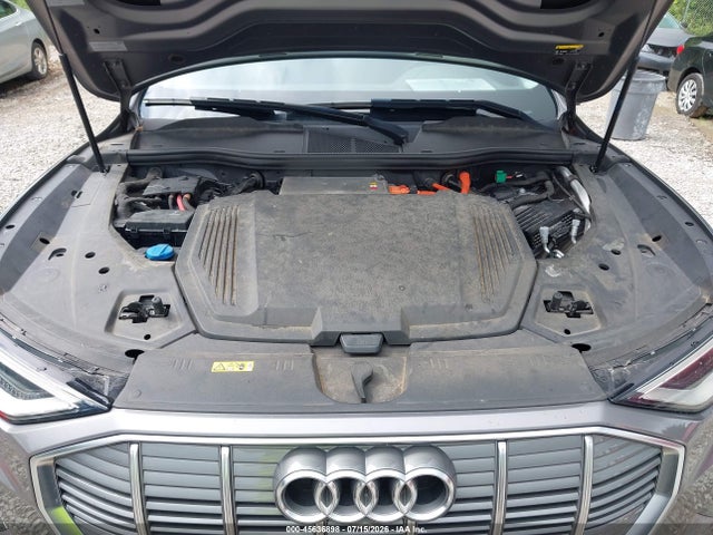45636898 :رقم المزاد ، WA1LAAGE6KB008283 vin ، 2019 Audi E-tron Premium Plus مزاد بيع