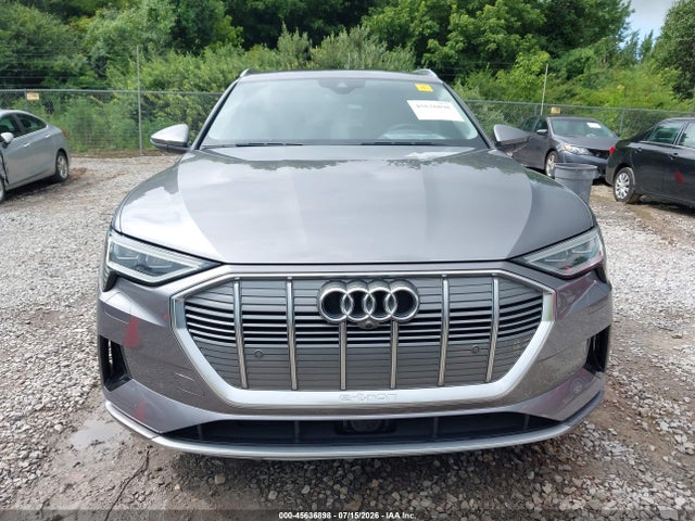 45636898 :رقم المزاد ، WA1LAAGE6KB008283 vin ، 2019 Audi E-tron Premium Plus مزاد بيع