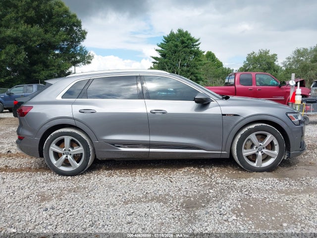 45636898 :رقم المزاد ، WA1LAAGE6KB008283 vin ، 2019 Audi E-tron Premium Plus مزاد بيع