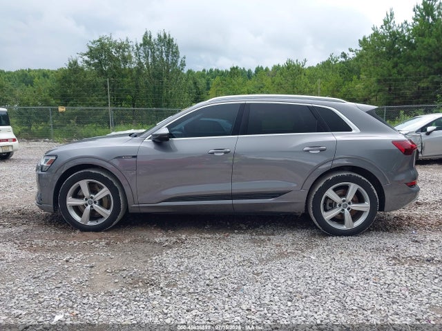 45636898 :رقم المزاد ، WA1LAAGE6KB008283 vin ، 2019 Audi E-tron Premium Plus مزاد بيع