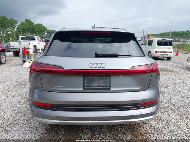 45636898 :رقم المزاد ، WA1LAAGE6KB008283 vin ، 2019 Audi E-tron Premium Plus مزاد بيع