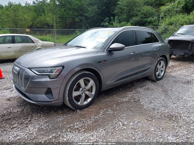 45636898 :رقم المزاد ، WA1LAAGE6KB008283 vin ، 2019 Audi E-tron Premium Plus مزاد بيع