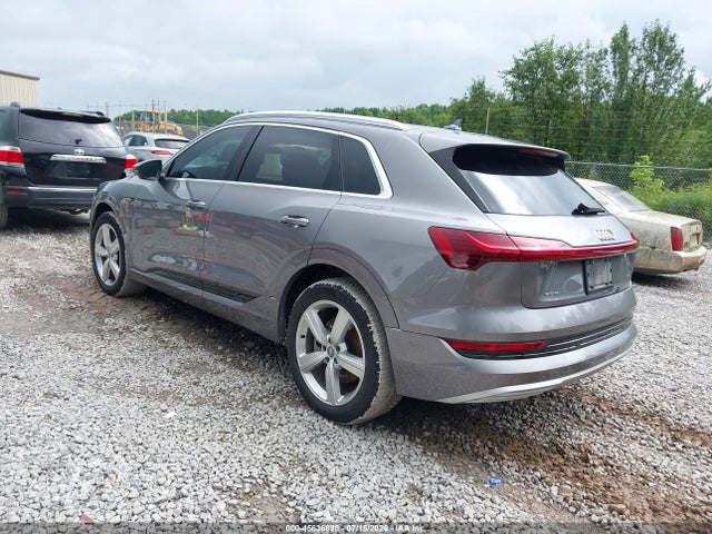 45636898 :رقم المزاد ، WA1LAAGE6KB008283 vin ، 2019 Audi E-tron Premium Plus مزاد بيع