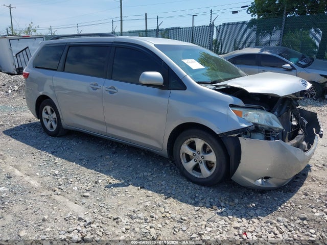 Auction sale of the 2015 Toyota Sienna Le 8 Passenger, vin: 5TDKK3DCXFS565189, lot number: 45636935