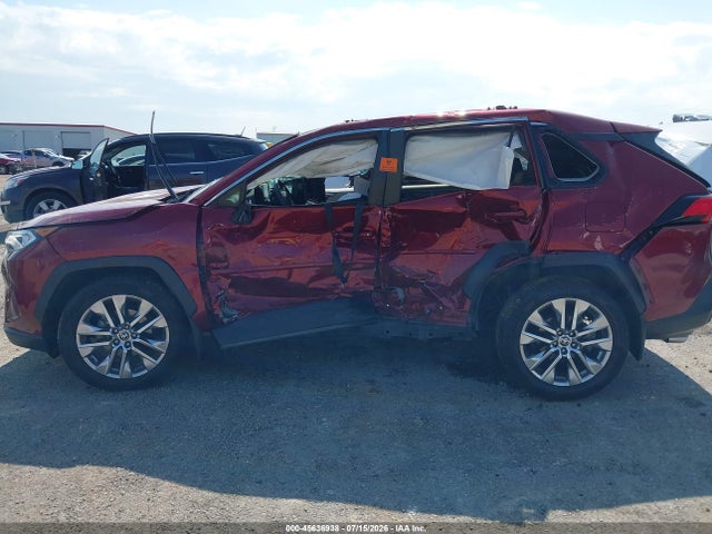 Продаж на аукціоні авто 2021 Toyota Rav4 Xle Premium, vin: 2T3C1RFV1MW137418, номер лоту: 45636938